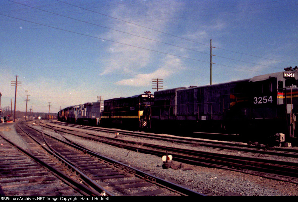 SBD 3254 is one of many locos passing the station